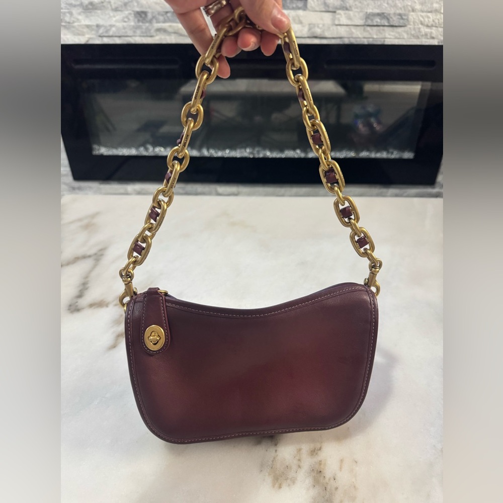 Vintage Coach Swinger with chain.